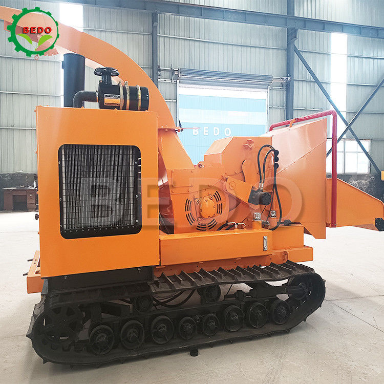 Mobile Diesel Palm Trunk Wood Chipper Machine Crawler Type 102HP for Indonesia Palm Plantation Forestry