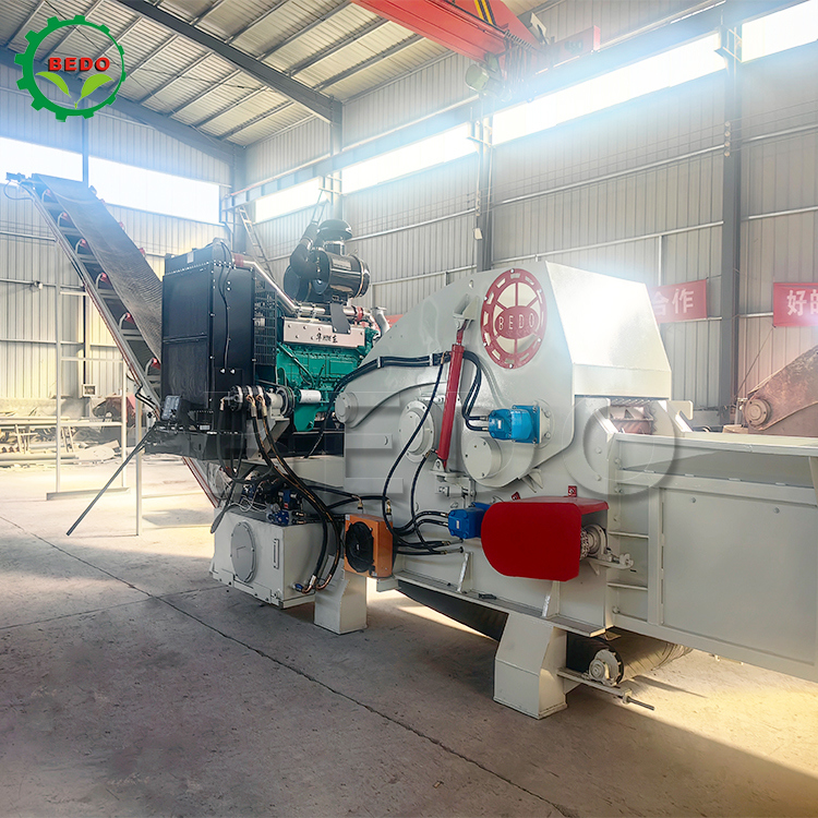حمل کننده تغذیه 235HP موتور هیدرولیک ماشین برش چوب 700x400mm نوع درام ورودی خرد کننده صنعتی