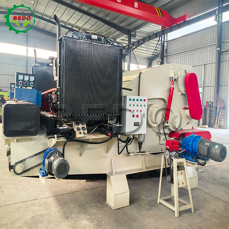 هیدرولیک موتور تغذیه حامل دیزل ماشین چوب شیپر CE گواهینامه صنعتی طبل نوع Shredder